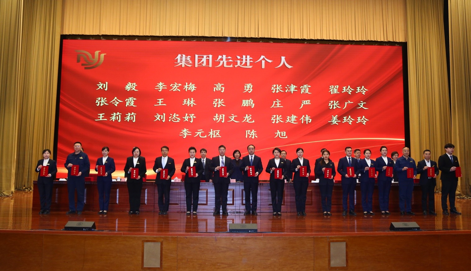 2f214599f75898a8b554a59d405b920d.jpg 2U1A1216.JPG